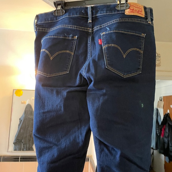 Levis - Picture 2 of 9